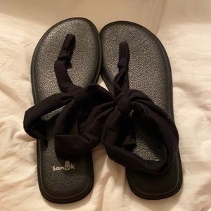 Sanuk black sandals